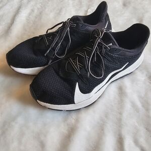 Nike womens running athletic shoes black white size 7.5